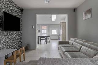 Deze instapklare woning in Kuurne is de perfecte thuisbasis voor een jong gezin dat op zoek is naar comfort, ruimte en energiezuinigheid.De gezellige...