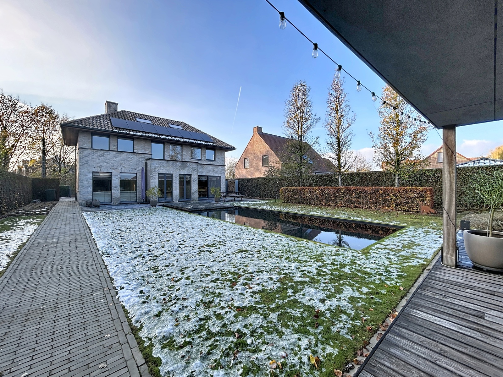 Prachtige villa met 4 slpks, garage en tuin met zwemvijver - foto 2