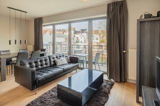 <p>Discover this move-in-ready two-bedroom apartment located on the first floor of a well-maintained building in Ixelles. This bright apartment combines comfort, functionality, and an excellent location in one of Brussels’ most sought-after neighborhoods. Moreover, the apartment benefits from a favorable EPC rating of B!</p>
<p>The living area is flooded with natural light thanks to the large windows opening onto the spacious rear terrace. Here, you can enjoy peace and quiet with open views and a green environment. The living and dining areas flow harmoniously into the fully equipped open kitchen, fitted with quality appliances, ample storage space, and a timeless design.</p>
<p>The apartment features two full-sized bedrooms with beautiful natural light and a tranquil atmosphere. The fully fitted bathroom includes a double sink and a bathtub with shower option. Additionally, there is a separate guest toilet and a practical laundry room.</p>
<p>You will also enjoy a private terrace where you can relax, as well as access to a shared garden — a rare asset in this neighborhood. A private storage room and a parking space are included in the price!</p>
<p>Ideally located in Ixelles, within immediate proximity to shops, public transport, restaurants, and major access roads, this apartment offers everything you need. An ideal opportunity for those looking for a quality home or a solid investment in Brussels.</p>
<p>Schedule your visit today!</p>