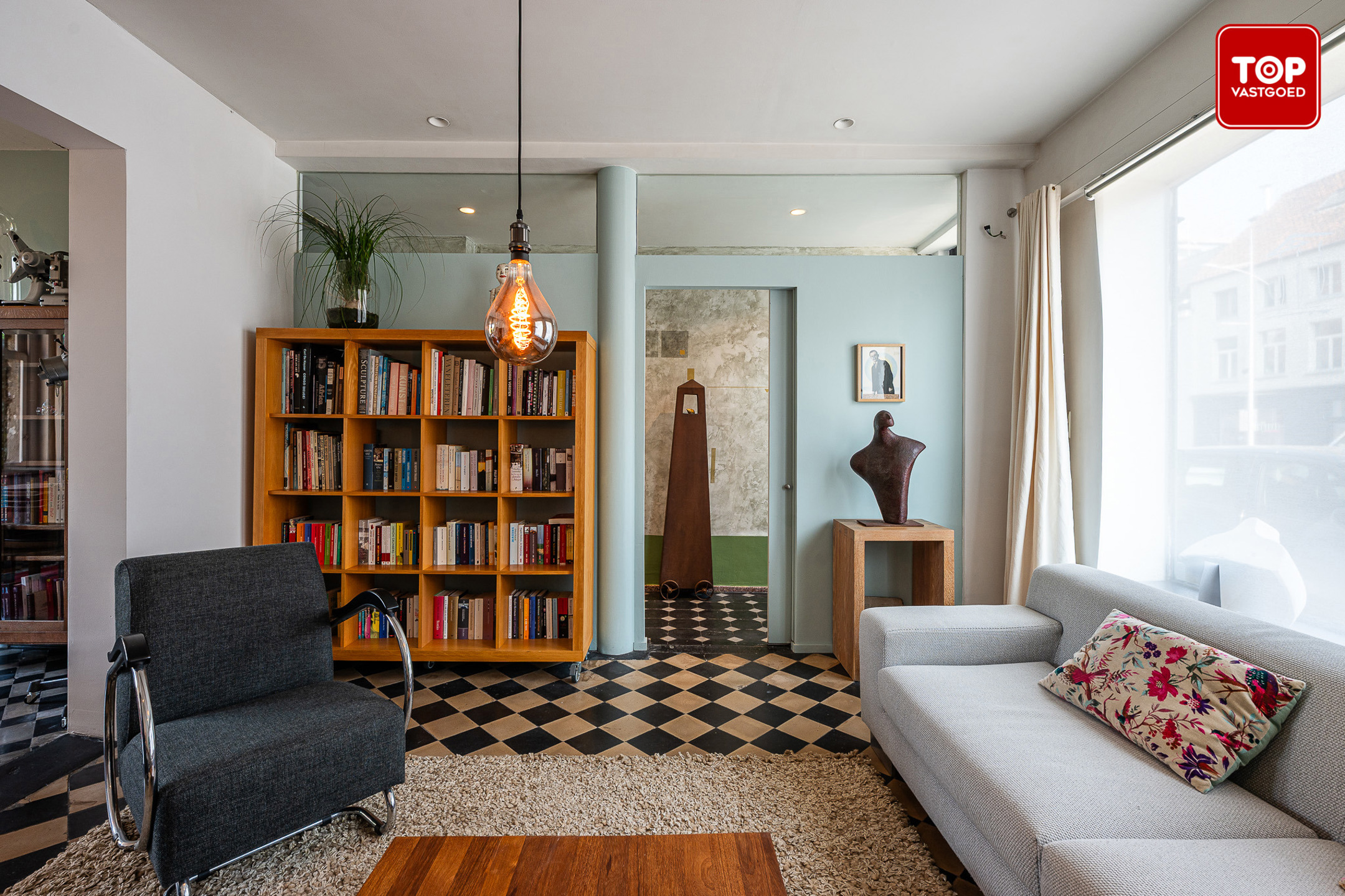 Authentieke en ruime woning met 3 slaapkamers, groot atelier en zonnige tuin - foto 2