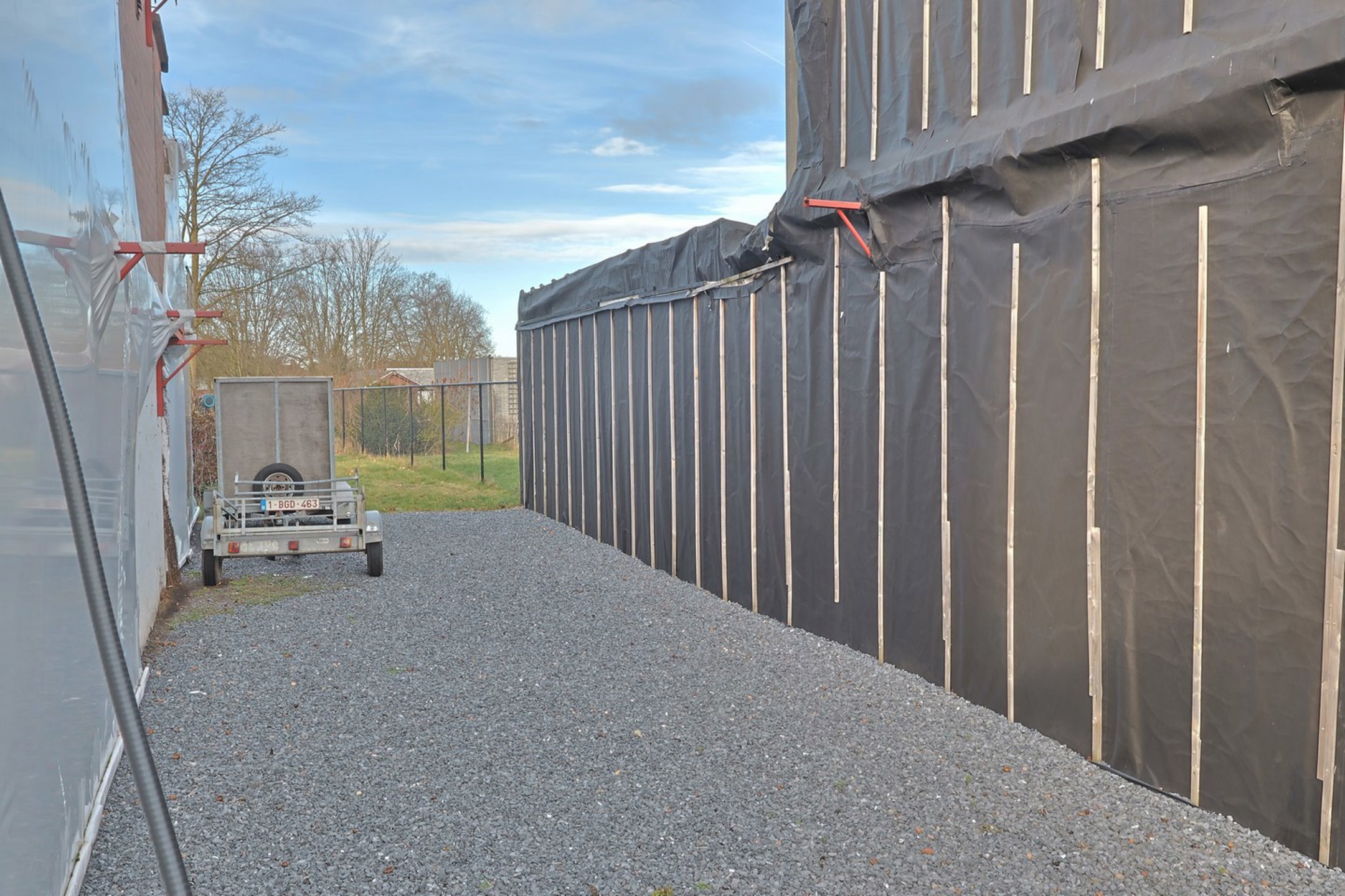 Centraal gelegen bouwgrond voor gesloten bebouwing in centrum Beveren! - foto 2