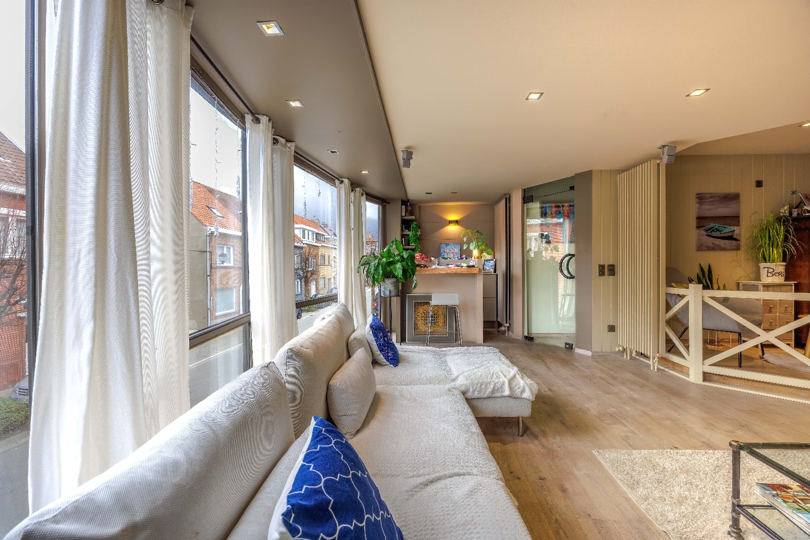 Ruime en veelzijdige bel-étagewoning met 5 slaapkamers, zuidgerichte terrassen en studio/praktijkruimte nabij de zeedijk. - foto 5