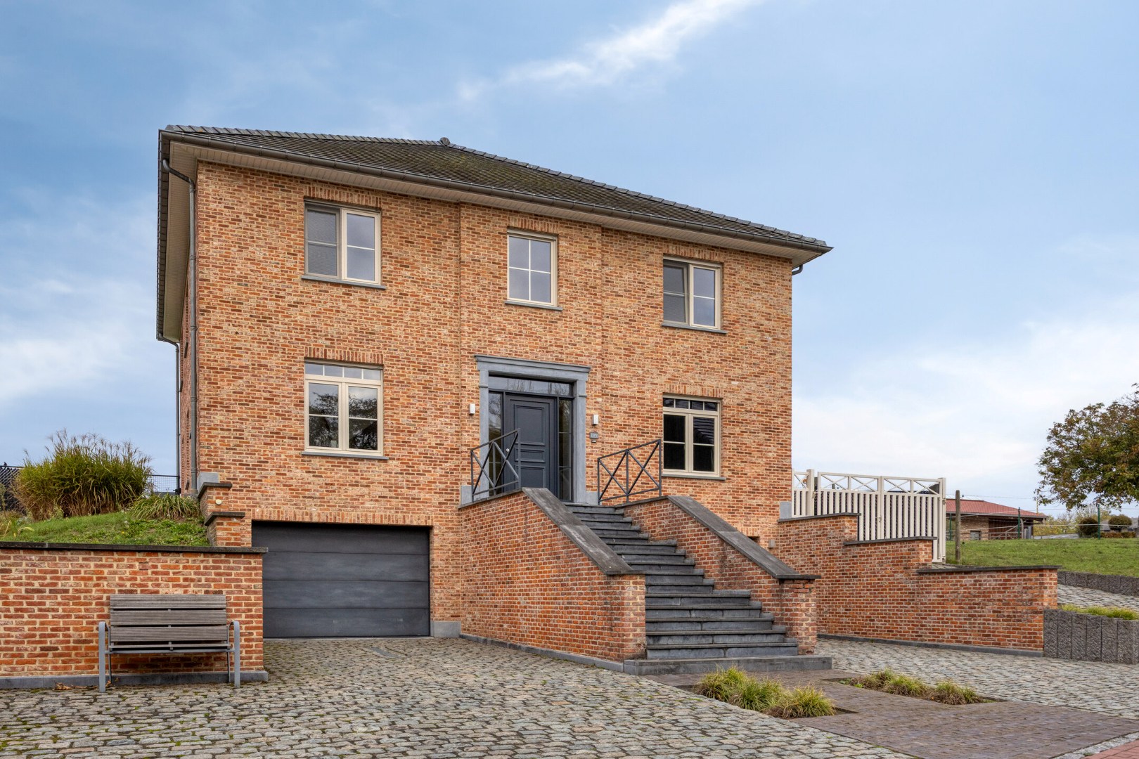 Open bebouwing met 4 ruime slaapkamers, bureau en 2 garages, tuin en terras in Bertem – EPC 133 kWh/m² - foto 2