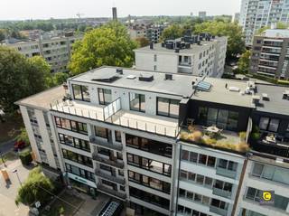 Luxueus en hoogwaardig nieuwbouw appartement met ruim terrasGelegen op een bevoorrechte locatie met in korte nabijheid verschillende groene parken (...