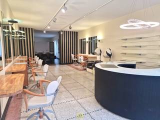 In het hart van Aalst, tussen het levendige Keizersplein en de populaire Hopmarkt, bevindt zich dit charmante handelspand op het gelijkvloers van...