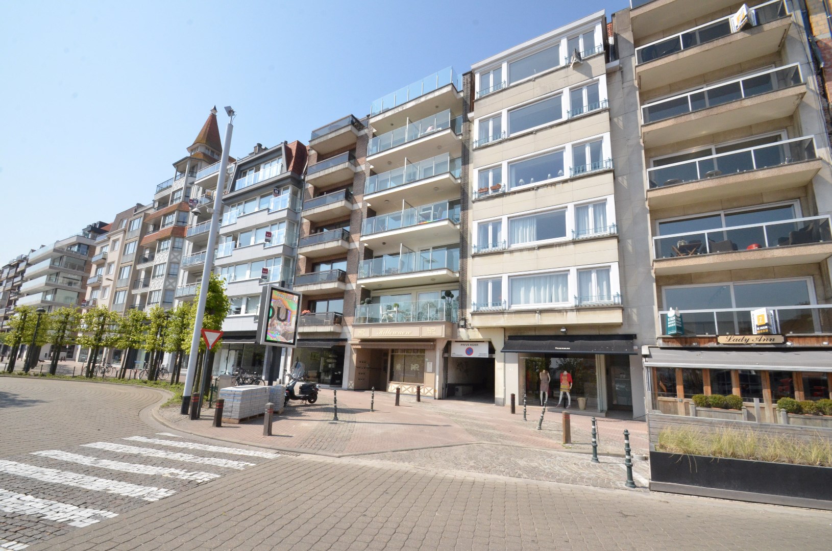 Zeer ruime garagebox voor 4 wagens op de Kustlaan - foto 1