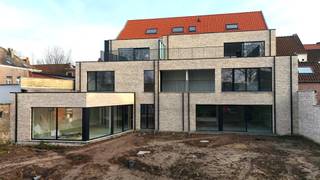 Ruim en luxueuze duplex appartement van 120 m².Residentie Salus, een voormalige dokterswoning die met oog voor detail en respect voor authenticiteit...