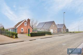 Square Estate presenteert deze charmante voormalige bungalow in een woonwijk in Meise. Deze 4-fronige woning is als volgt samengesteld: Op de begane...