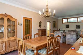 HOBOKEN | A RENOVER BEL-ETAGE AVEC 1 CHAMBRE, GRAND GARAGE ET JARDIN SUR UN TERRAIN DE 180m² | EPC ... |Situé dans un quartier résidentiel calme, il...