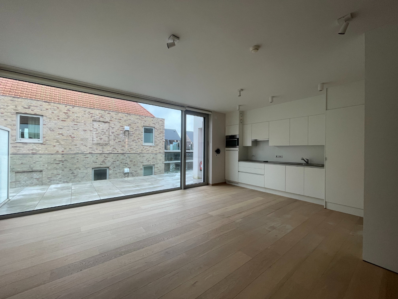 Gezellige assistentieflat met 1 slaapkamer en zicht op de tuin - foto 3