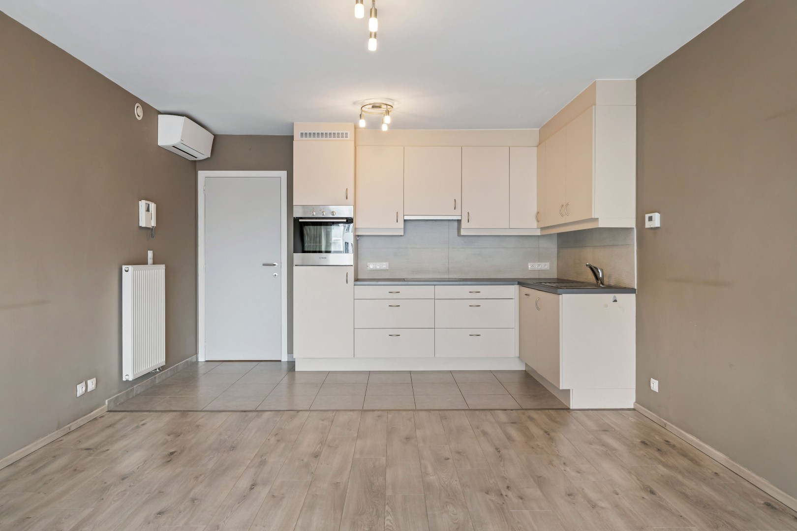 INSTAPKLAAR APPARTEMENT IN CENTRUM MET 2 SLPK EN EPC B - foto 5