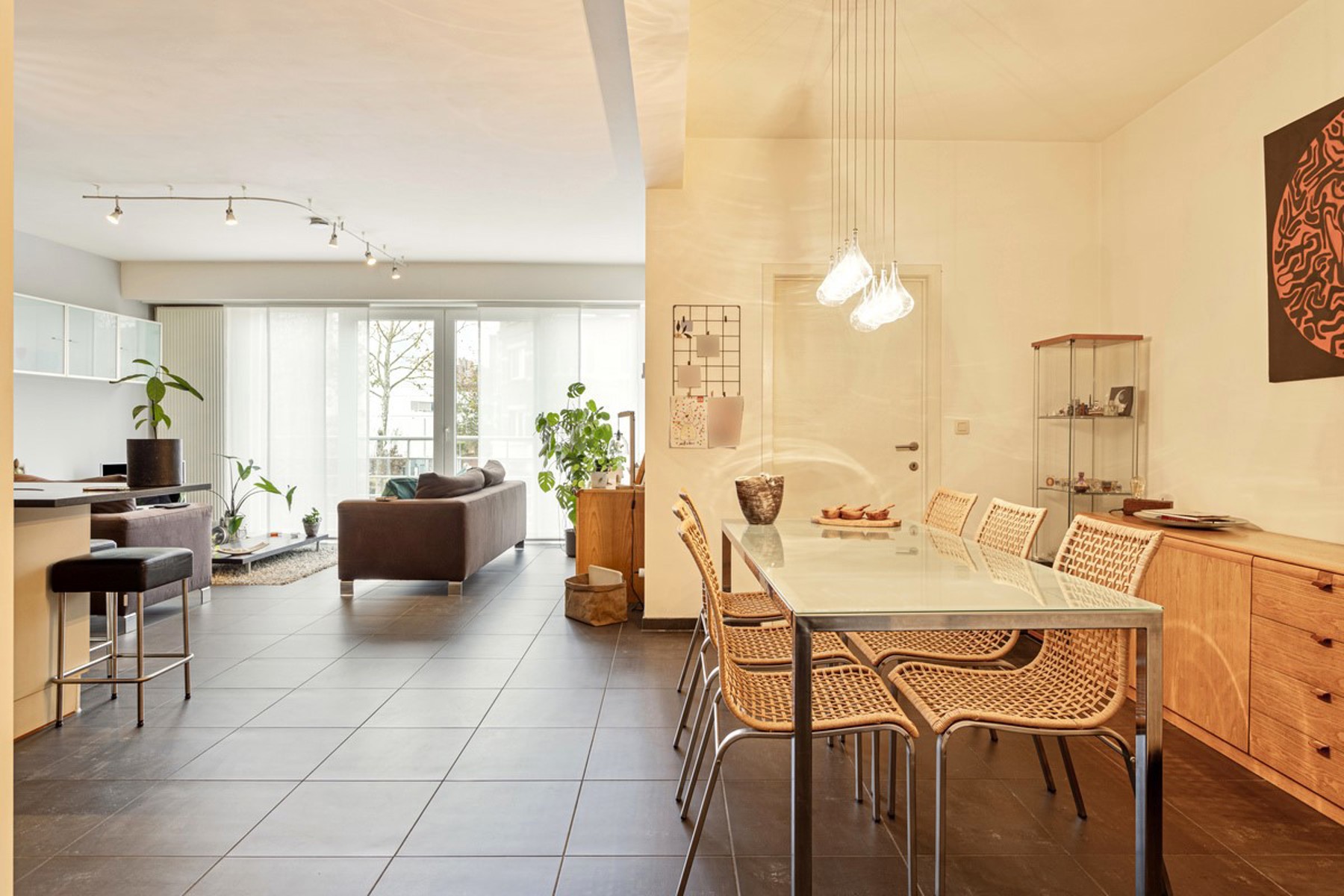 Appartement met 2 slaapkamers, terras en kelder - foto 4
