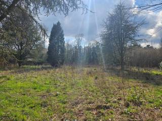 Deze bouwgrond van ca. 817,4 m² biedt een uitstekende mogelijkheid voor het realiseren van een halfopen bebouwing.Dankzij de zuidwestelijke...