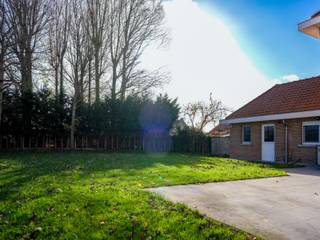 Dit ruime polyvalente karakterpand is gelegen in het landelijke en charmante Alveringem en biedt tal van mogelijkheden. Het pand, dat de...