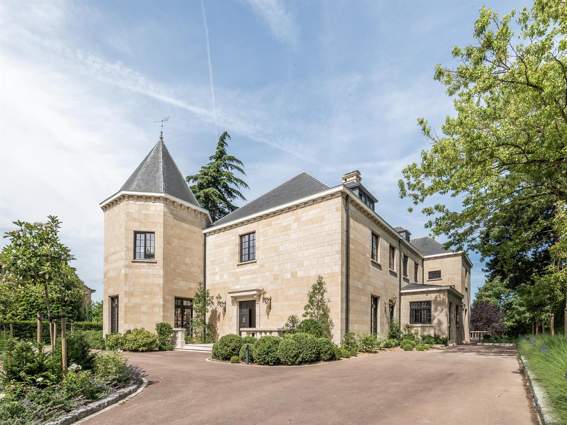 House for rent in Forest with 7 bedrooms - photo 1