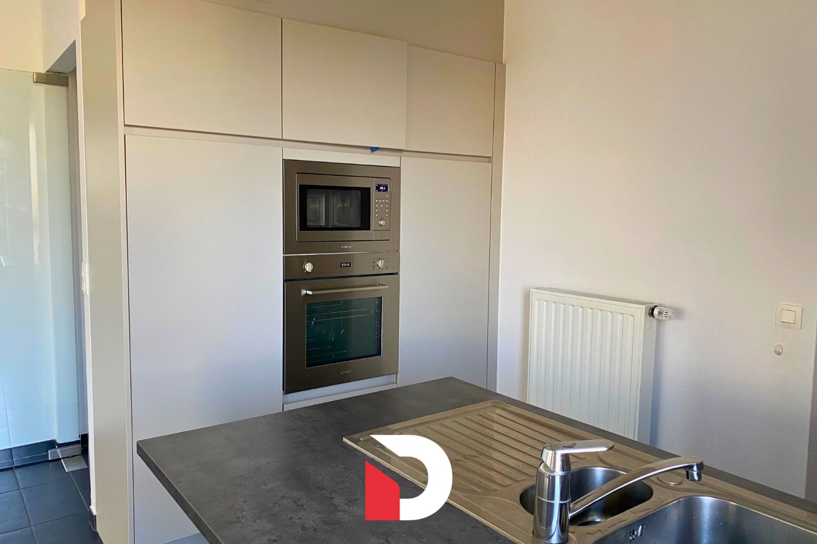Recent appartement met 2 slaapkamer, terras en autostaanplaats - foto 3