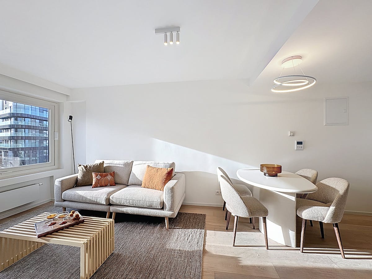 Appartement rénové à vendre sur la Heldenplein à Heist - photo 3