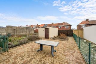 Halfopen bebouwing met garage en tuin! Deze woning (bouwjaar 1930) beschikt over centrale verwarming op gas, 3 slaapkamers en...