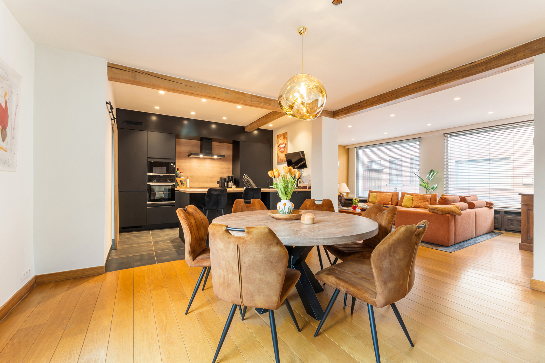 Charmante gerenoveerde woning met 3 slpk en 2 garages  - foto 4