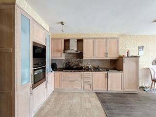 APPARTEMENT OP TOPLOCATIE IN HARTJE ROESELAREONTDEK DIT LICHTRIJK APPARTEMENT OP EEN ABSOLUTE TOPLIGGING, OP AMPER 50 METER VAN DE GROTE MARKT VAN...