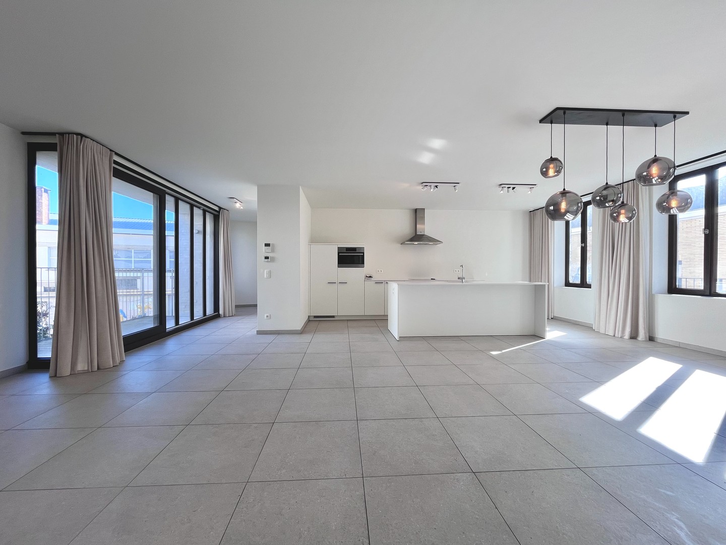 Zeer ruim 2-slaapkamerappartement op het voormalig cinemacomplex "La Familia" - photo 4