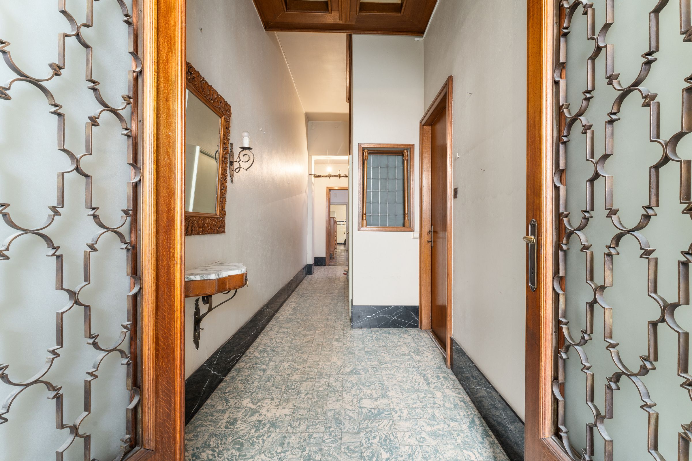Te renoveren karaktervolle burgerwoning met authentieke elementen te Roeselare - foto 2