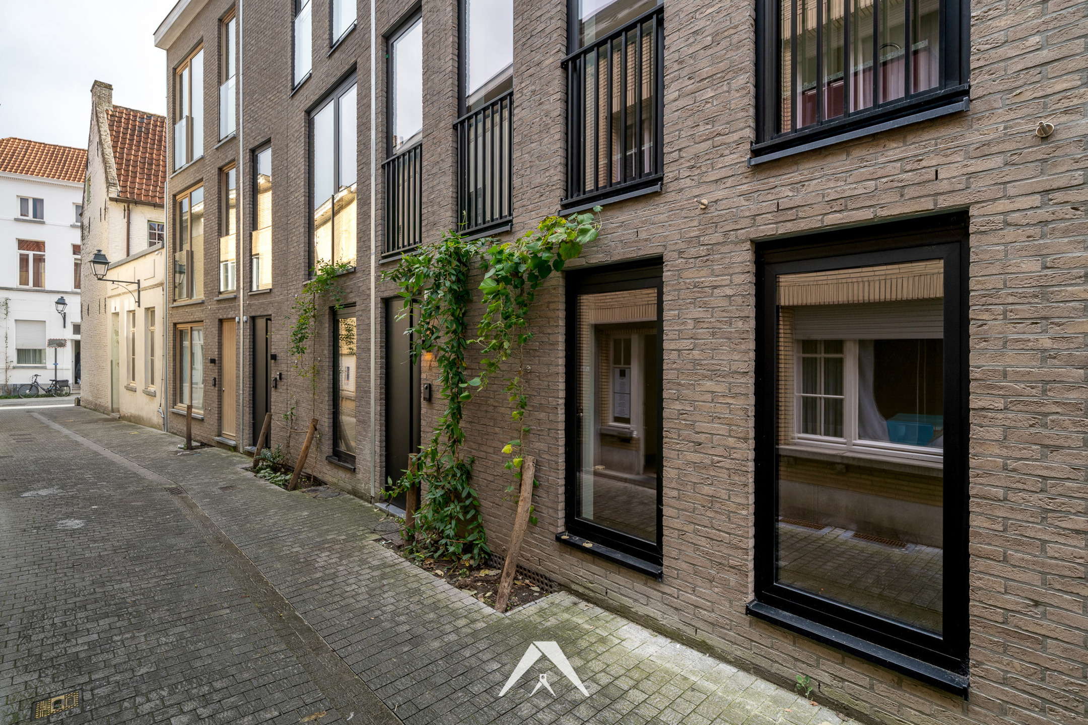 Stijlvolle nieuwbouwwoning in hartje Kortrijk! - foto 1