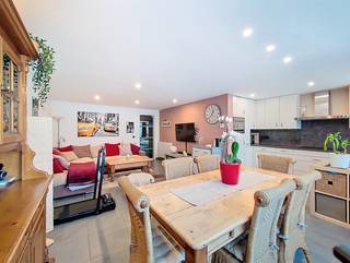 Gelijkvloers appartement in Buizegem-wijk te Edegem in een kleinschalig gebouw. Gelegen in een rustige woonwijk nabij het gekende park 'Romeinse...