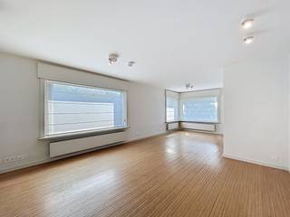 Cette spacieuse maison individuelle avec 4 chambres et un jardin confortable recherche ses nouveaux résidents. Outre le volume, cette maison...