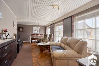 ommel: Half-vrijstaande woning met 2 slaapkamers en grote garage (75 m²) gelegen in bosrijke omgeving.Bijzonderheden: * Veranda met airco (warm/koud)...