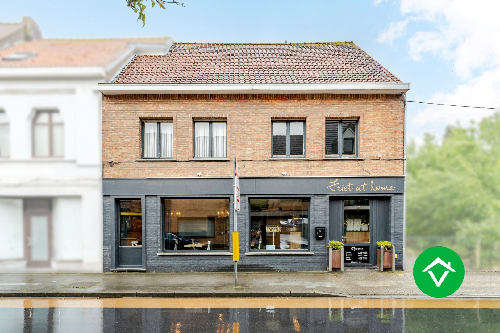 Handelswoning met goeddraaiende frituur te koop in centrum Eernegem - foto 1