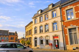 Topopbrengsteigendom met langdurige huurder Bpost en 3 ruime appartementenop unieke locatie in het centrum van Borgloon Bent u op zoek naar een...