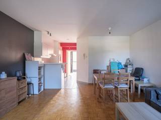 Bel Sander op 0479355602 voor een afspraak. <br /><br />Met zicht op de Gentse binnenwateren, recht tegenover de imposante Krook, wordt dit investeringsappartement met één slaapkamer te koop aangeboden. Het gebouw zal medio 2026 een verregaande energetische renovatie ondergaan om de residentie geheel future-proof te maken.<br /><br />In residentie Colosseum, op de hoek van de Oudescheldestraat en de Kuiperskaai, vinden we dit volledig instapklaar appartement dat bestaat uit een keurige inkomhal, slaapkamer met ensuite badkamer, keuken en leefruimte. Het is de ideale opportuniteit voor wie zich (of zijn/haar studerende kinderen, of huurders) wil vestigen op één van de meest gegeerde locaties in Gent. <br /><br />Elektrisch conform, asbestvrij en EPC-label A. <br />Geplande renovaties, inclusief energiezuinige gevelbekleding, renovatie van inkom, gaanderijen, ramen en plaatsing warmtepompen). Te bespreken met uw makelaar.