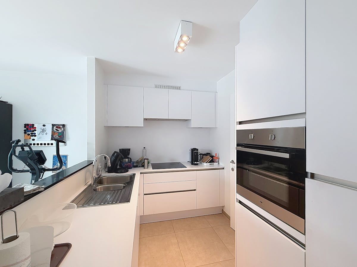 Stijlvol nieuwbouwappartement met 2 slaapkamers te huur in Sint-Michiels. - foto 4