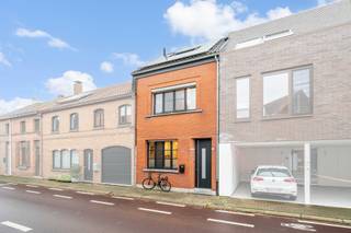 In Zwijndrecht bevindt zich deze instapklare en energiezuinige gezinswoning met 3 slaapkamers en tuin. De woning werd met zorg onderhouden en...