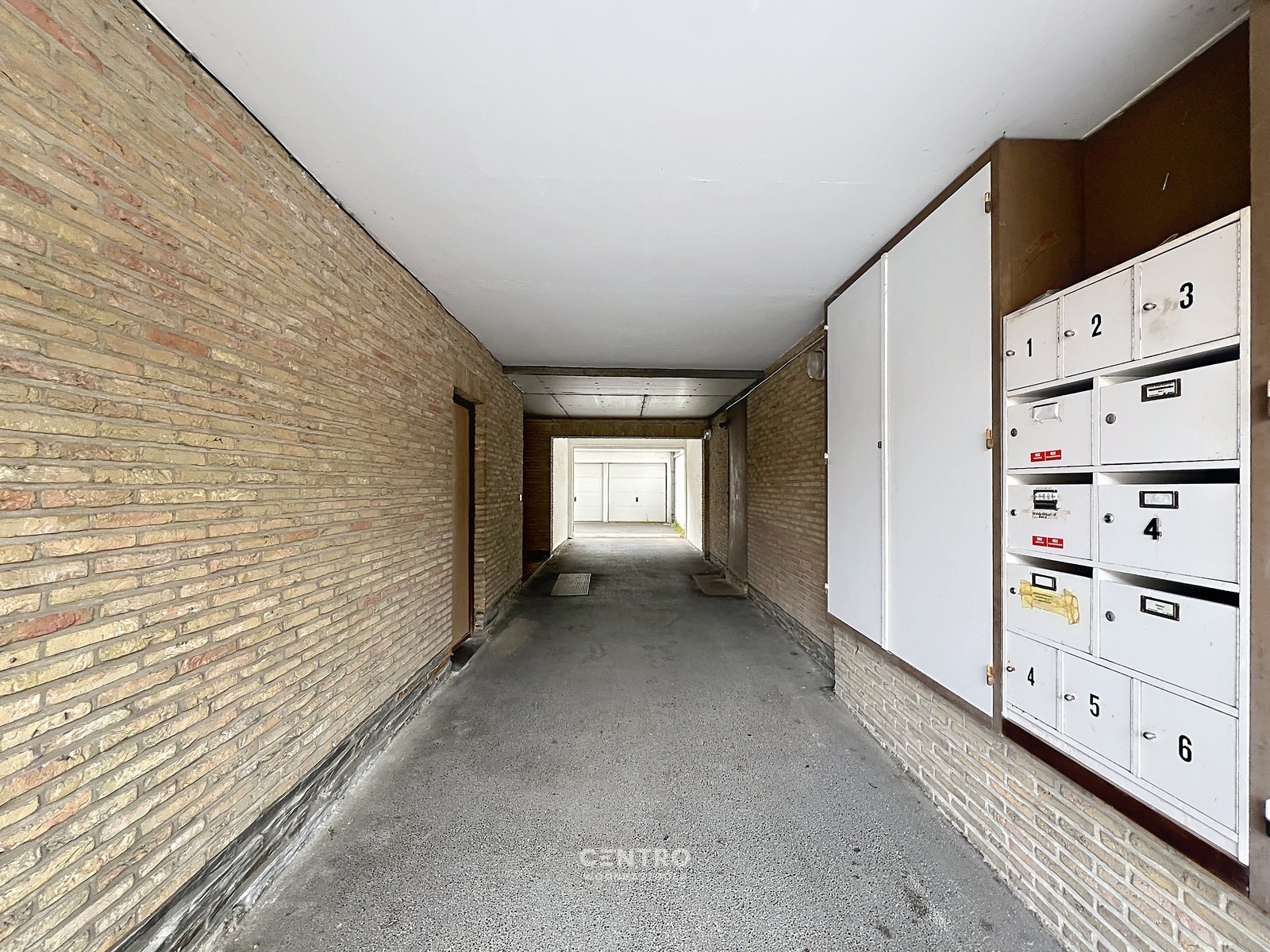INSTAPKLAAR appartement (77m ²) met 2 SLK, GARAGE (moto's, fietsen,...) en ideale ligging in Roeselare - Perfect voor comfortabel wonen of als OPBRENGSTEIGENDOM ! - foto 5