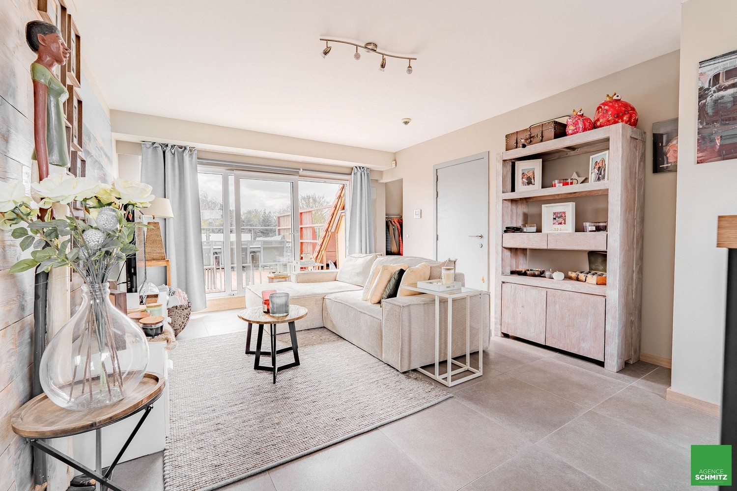 Splendide appartement penthouse avec 2 chambres et grande terrasse orientée plein sud au marché des légumes. - photo 2