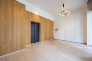 In het nieuwe gebouw Scheldehof, naar het ontwerp van architect Max Dudler, aan de Schelde en het nieuwe Kaaipark,vindt u dit buitengewone...