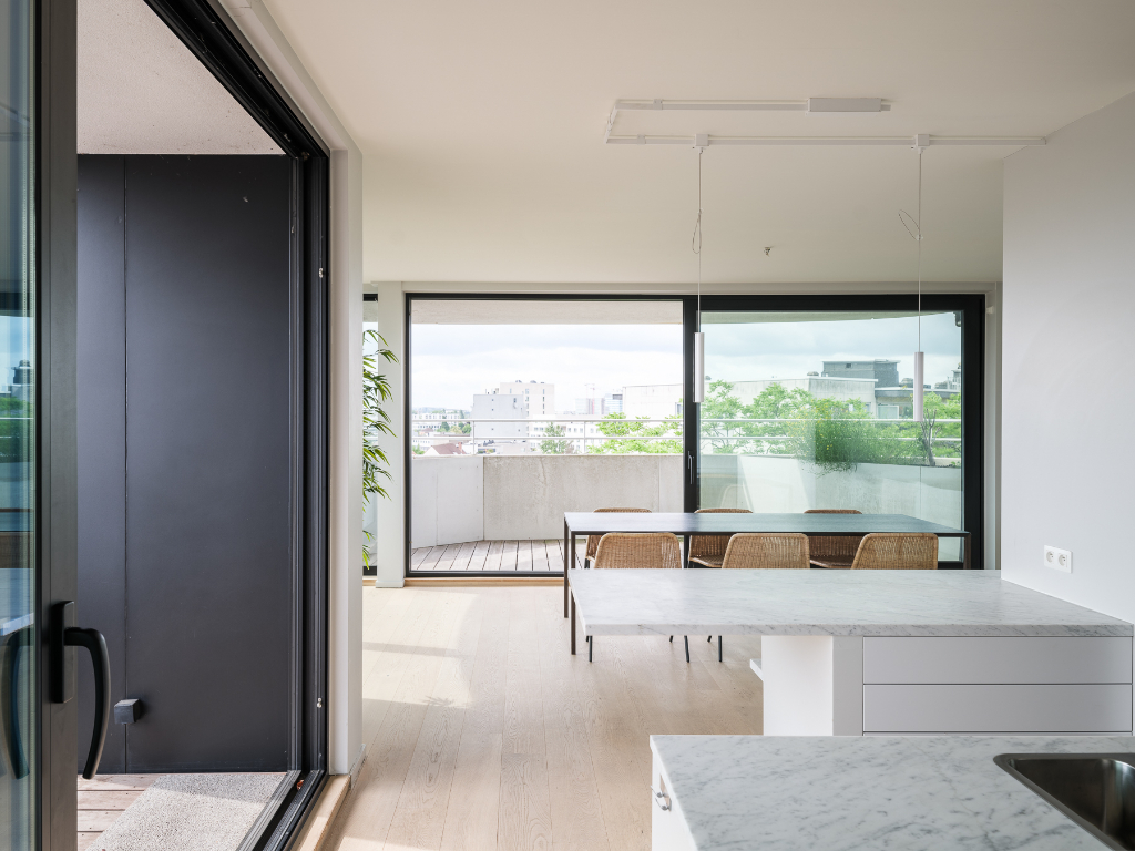 Luxueus en lichtrijk 2-slaapkamer appartement met ruim terras - photo 3