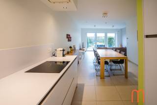 Cette maison passive récente et économe en énergie est située dans un quartier résidentiel calme à la frontière entre Ostende et Bredene. La...