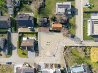 In een nieuwe woonbuurt 'Akkerrand', aan een invalsweg van de Oostmeetstraat ligt een mooi stuk bouwgrond (lot 5) met een oppervlakte van 497 m²,...