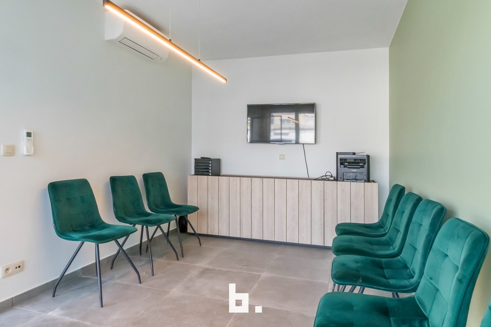 Recent, instapklaar handelsgelijkvloers met parkeerplaatsen - foto 4