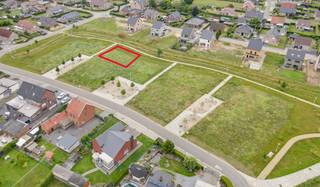 Lot 100 betreft een bouwperceel van 5a 59ca, bestemd voor open bebouwing. Dit lot is gelegen op de Sint-Barbarastraat te Diepenbeek.<br />De gemiddelde perceelbreedte bedraagt 19m en de gemiddelde perceeldiepte 29m.<br /><br />Interesse? Neem gerust contact op met ons kantoor voor bijkomende inlichtingen op het nummer 011 80 00 00 of via info@vestio.com