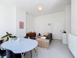 <p>Eénslaapkamer appartement in gerenoveerde herenwoning. Het eigendom is gelegen in een rustige éénrichtingsstraat aan het <strong>Oude Justitiepaleis.</strong><br /><br /><strong>Indeling:</strong><br />Inkom; woonkamer; eetkamer met open keuken; ruime slaapkamer met aansluitend badkamer met instapdouche; berging. <br />Private ondergrondse kelderberging.<br /><br /><strong>Bijzonderheden:</strong></p>
<ul>
<li>Alg. kosten € 75/mnd.</li>
<li>Individueel verbruik van gas, water en elektra.</li>
<li>Naast de deur is er een garage waar regelmatig parkeerplaatsten te huur zijn en een fietsenberging waar je maximum 1 fiets kan plaatsen. </li>
<li>EPC 105 kWh/m - UC 2193689.</li>
<li>Beschikbaar op 1 september 2026.</li>
</ul>