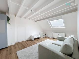 Informatie &amp; Bezoeken : bruxelles.ouest@weinvest.be of 02 315 77 22  -  Duplex appartement met 1 slaapkamer in Jette<br /><br />Dit bemeubelde duplexappartement is ideaal gelegen op wandelafstand van het station van Jette, in een levendige en praktische buurt, vlak bij alle voorzieningen, waaronder winkels, ziekenhuizen en het openbaar vervoer.<br /><br />Het appartement bevindt zich op de 3e verdieping van een gebouw zonder lift en bestaat uit een inkomhal, een leefruimte met open en volledig uitgeruste keuken, een badkamer met toilet en een slaapkamer op de bovenverdieping.<br /><br />Het appartement is momenteel verhuurd en is daardoor ideaal als eerste aankoop of als investering.<br /><br />Mobiliteit : Tram 19 en 51, bus 53 en 14 en het station van Jette.<br /><br />Een gezellig, lichtrijk en goed gelegen appartement dat u zeker moet ontdekken !<br /><br />Energieprestatiecertificaat (EPC) : G – CO₂-uitstoot: 132 kg/(m².jaar) – 685 kWhEP/(m².jaar).<br /><br />Ontdek al onze exclusieve panden op onze website : WWW.WEINVEST.BE
