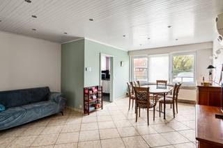 Dit gelijkvloers appartement is gelegen in een rustig blokje, in een aangename residentiële wijk in Kapellen. Winkels, scholen en het openbaar...