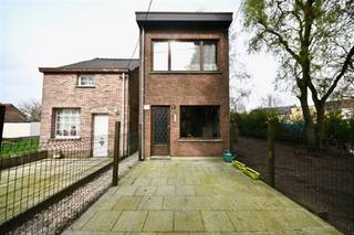 Charmante woning met twee slaapkamers in WillebroekWelkom in deze uitnodigende woning gelegen in de serene omgeving van Willebroek, die een...