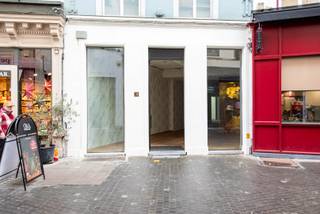 Deze instapklare winkel is gelegen in de populaire winkelwandelstraatjes van de 'Wilde Zee'. Het gelijkvloers is +/-60m² en de 1ste...