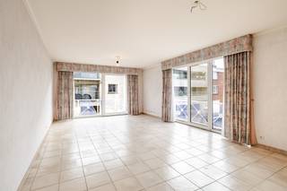 Afspraak BEZOEKDAG ENKEL telefonisch via Jari Wante op 0470/21.14.82.Dit lichtrijke appartement geniet van een zeer gunstige ligging op wandelafstand...