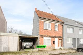 HALFOPEN BEBOUWING MET TUINOp een rustige ligging in Wielsbeke bevindt zich deze halfopen bebouwing met tal van mogelijkheden voor wie op zoek is...